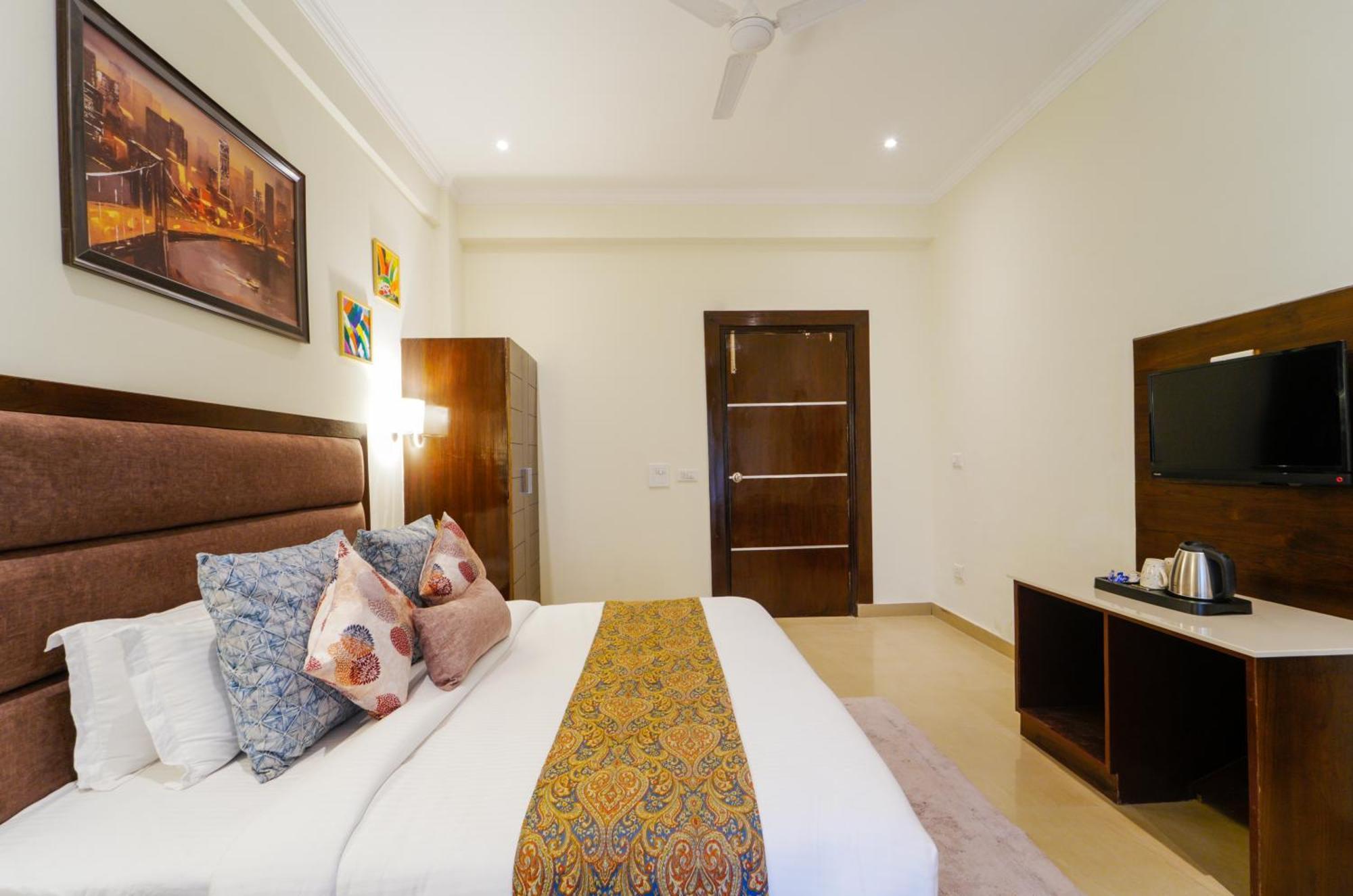 Hotel Kasauli View !! Balcony Rooms ! Terrace ! Restaurant ! Main Highway ! Garden !! Eksteriør billede