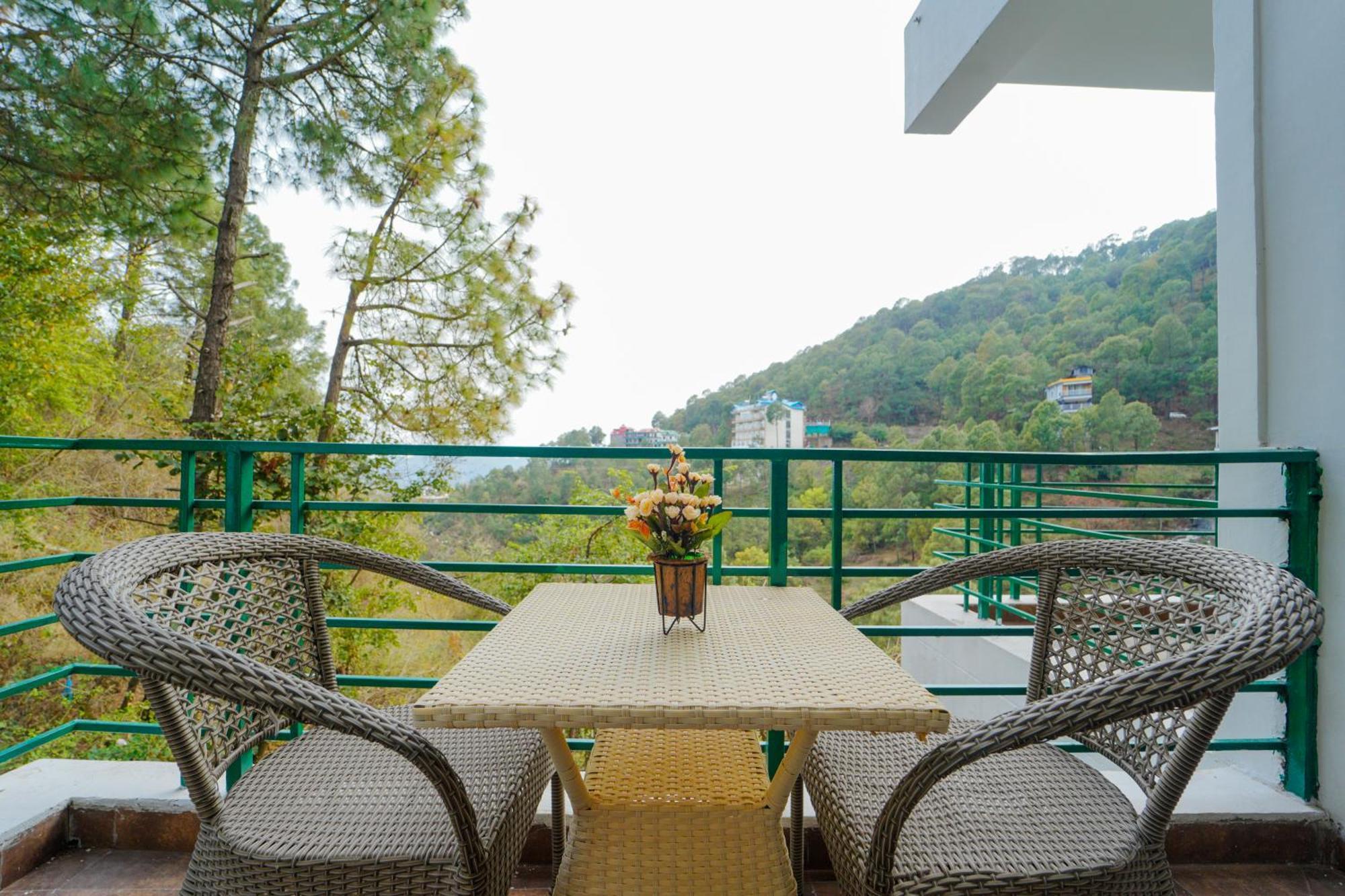 Hotel Kasauli View !! Balcony Rooms ! Terrace ! Restaurant ! Main Highway ! Garden !! Eksteriør billede