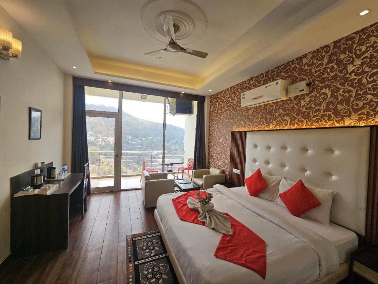 Hotel Kasauli View !! Balcony Rooms ! Terrace ! Restaurant ! Main Highway ! Garden !! Eksteriør billede