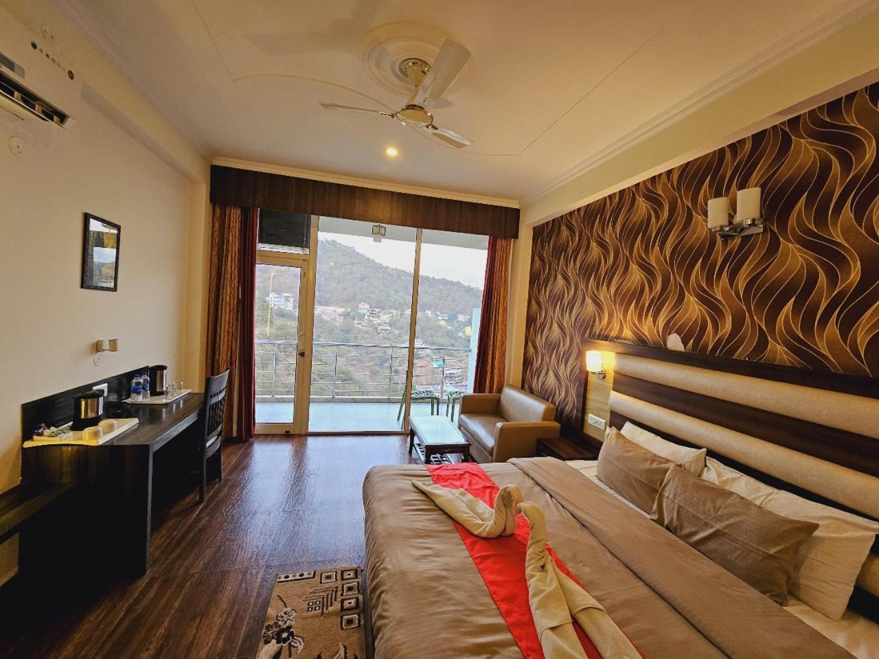 Hotel Kasauli View !! Balcony Rooms ! Terrace ! Restaurant ! Main Highway ! Garden !! Eksteriør billede